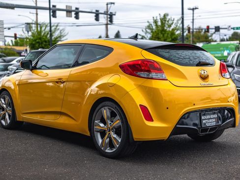 Used 2012 Hyundai Veloster w/ Style Pkg FWD image 9