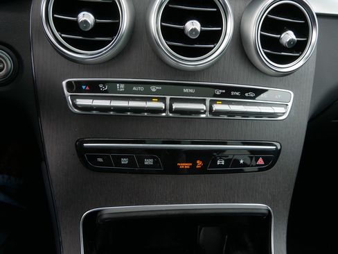 Used 2022 Mercedes-Benz GLC 300 4MATIC w/ Multimedia Package Lite image 32