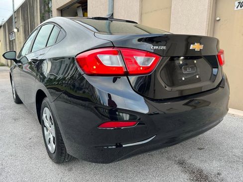Used 2018 Chevrolet Cruze LS FWD image 9