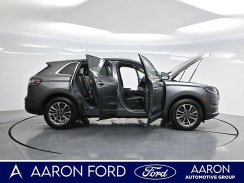 Used 2023 Lincoln Nautilus FWD w/ Premium Package image 4