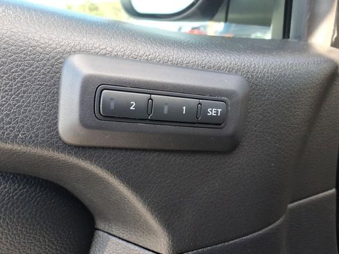 Used 2024 Nissan Titan PRO-4X w/ Pro-4x Convenience Package image 12