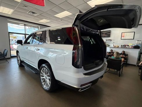 Used 2023 Cadillac Escalade Premium Luxury AWD/4WD image 29