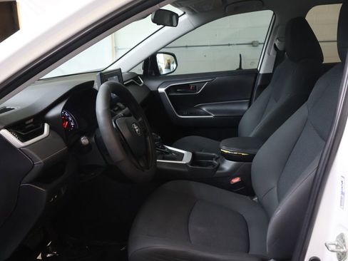 Used 2020 Toyota RAV4 LE FWD image 16