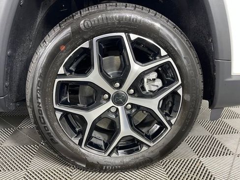 Used 2025 Jeep Compass Limited image 9