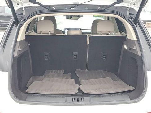 Certified 2023 Lincoln Corsair Standard w/ Equipment Group 101A image 7