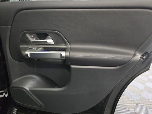 Used 2025 Mercedes-Benz GLB 250 4MATIC image 24