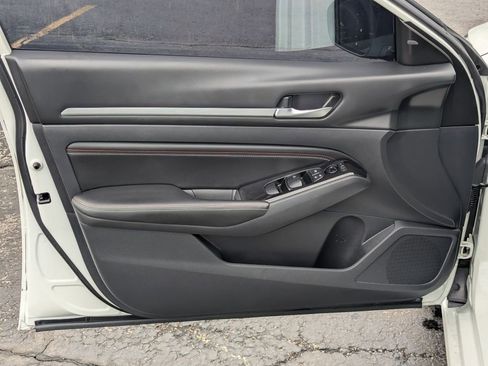 Used 2023 Nissan Altima 2.5 SR w/ SR Premium Package image 21