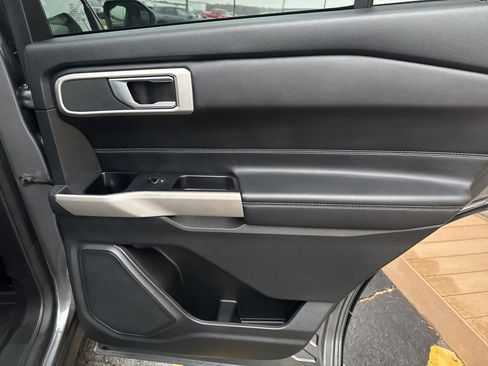 Used 2022 Ford Explorer XLT w/ Equipment Group 202A image 32