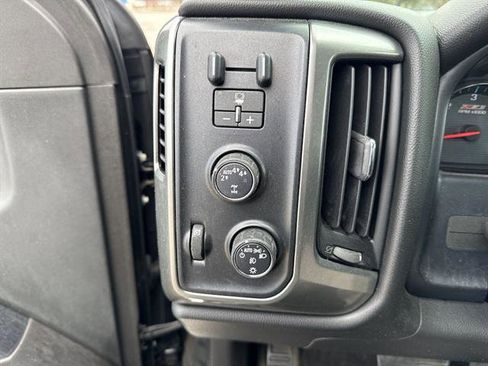 Used 2018 Chevrolet Silverado 1500 LT w/ Midnight Edition image 42