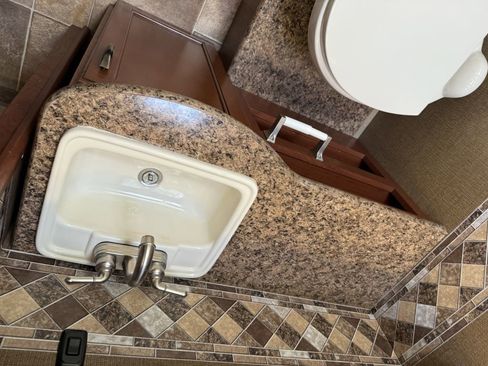 Used 2016 Ford E-450 and Econoline 450 Super Duty w/ Motorhome Prep Package image 64