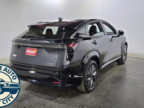 Used 2023 Nissan Ariya AWD image 7
