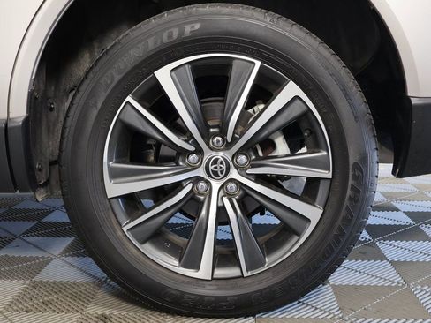 Used 2023 Toyota Venza LE image 16