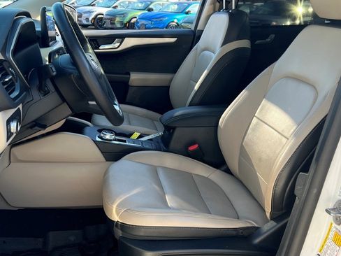 Used 2020 Ford Escape SE Sport image 19