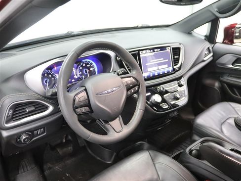 Used 2022 Chrysler Pacifica Touring-L w/ S Appearance Package image 22