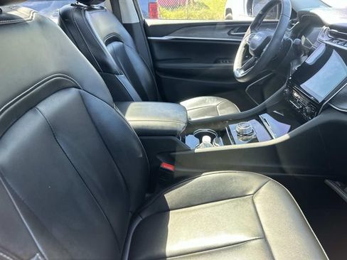 Used 2023 Jeep Grand Cherokee L Limited w/ Black Appearance Package RWD image 5