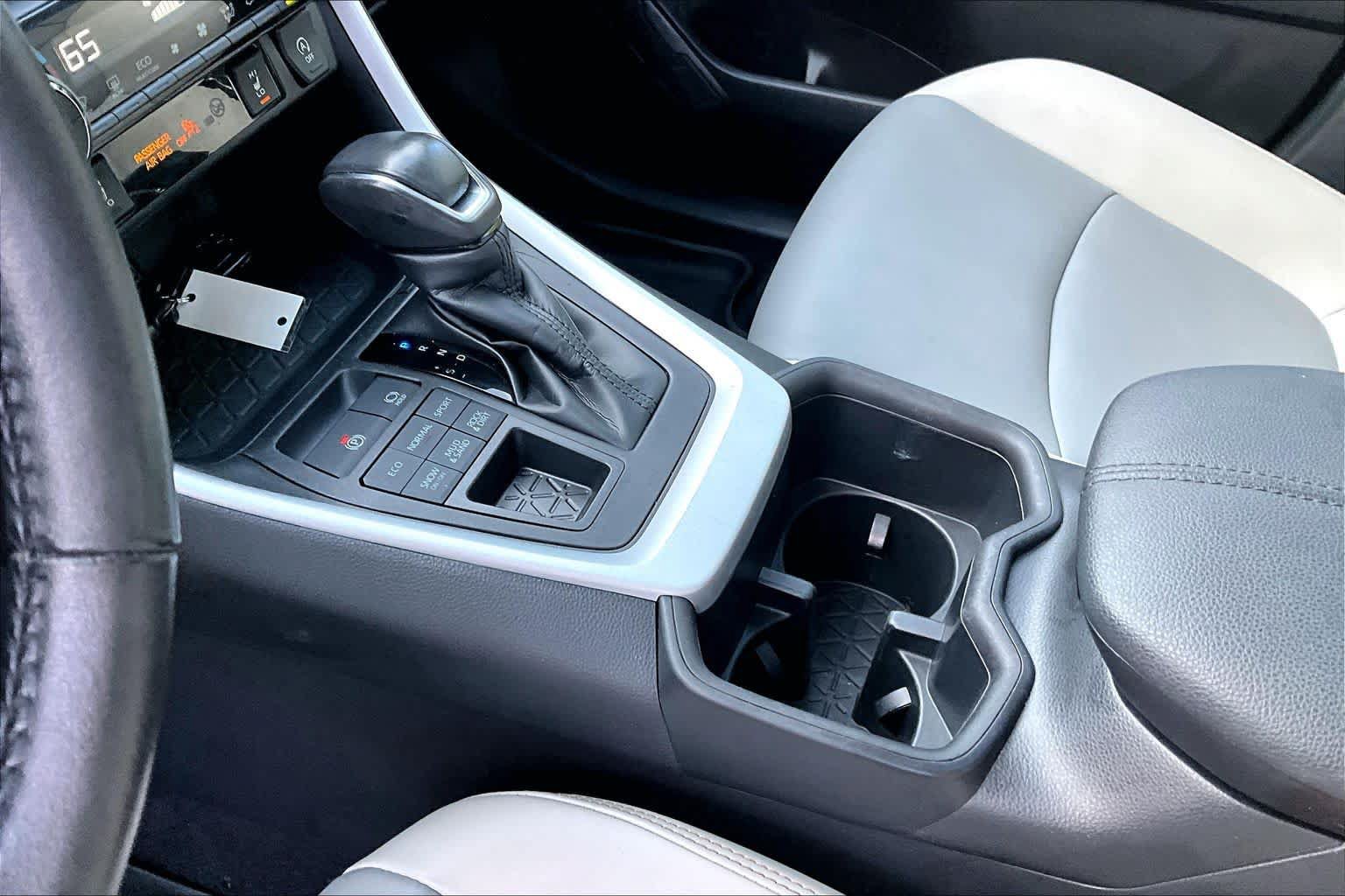 Certified 2022 Toyota RAV4 XLE Premium AWD/4WD image 16