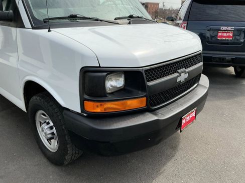 Used 2016 Chevrolet Express 2500 RWD image 19