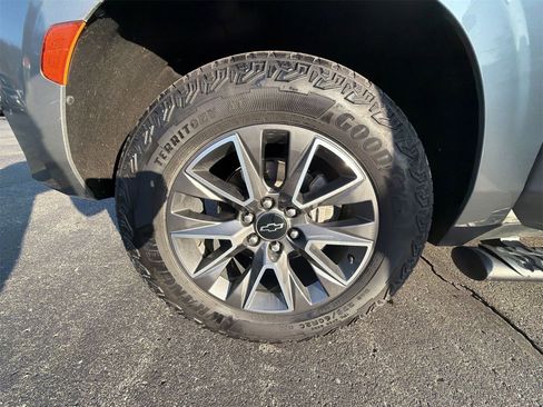 Used 2023 Chevrolet Suburban Z71 w/ Luxury Package image 31