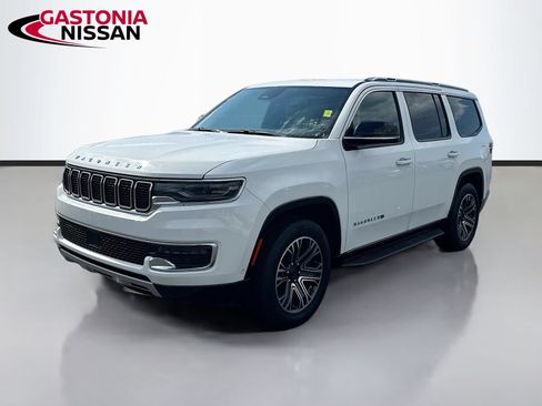 Used 2024 Jeep Wagoneer Series II w/ Flexible Seating Group RWD image 3