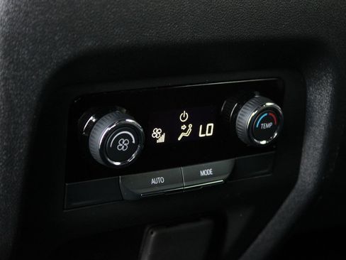 Used 2026 Chevrolet Traverse LT w/ Driver Confidence Package FWD image 19