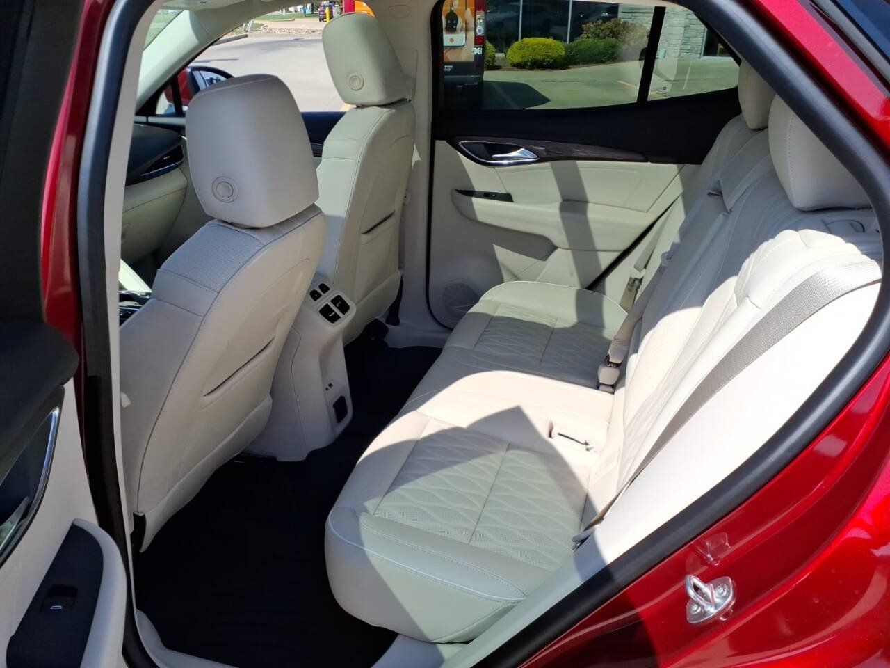 Used 2021 Buick Envision Avenir w/ Technology Package II FWD image 9