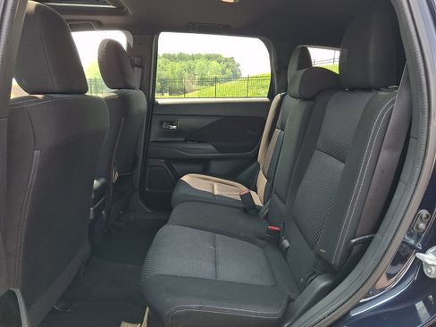 Used 2018 Mitsubishi Outlander LE AWD/4WD image 11