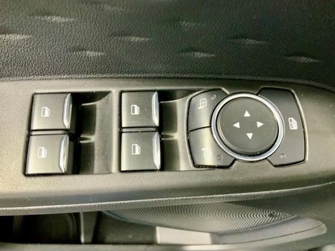 Used 2020 Ford Escape SE image 21