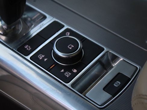 Used 2018 Land Rover Range Rover Sport HSE image 21