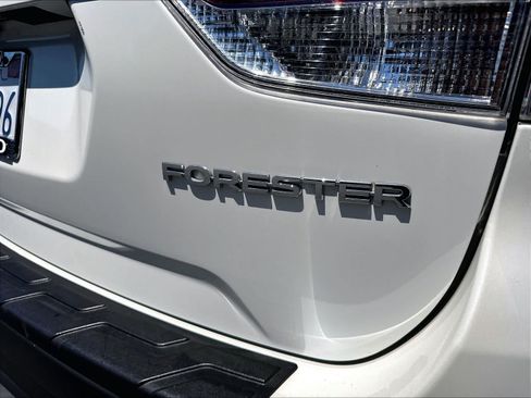 Used 2019 Subaru Forester Premium w/ All-Weather Package AWD/4WD image 11
