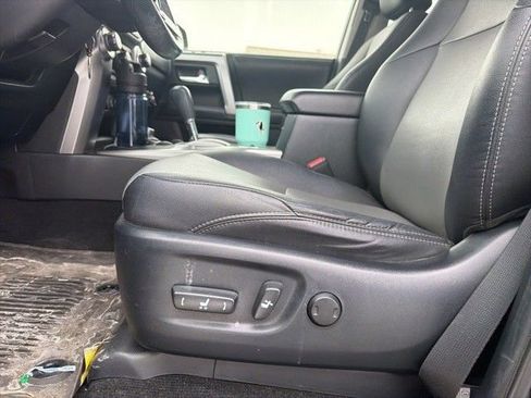 Used 2017 Toyota 4Runner SR5 Premium image 7