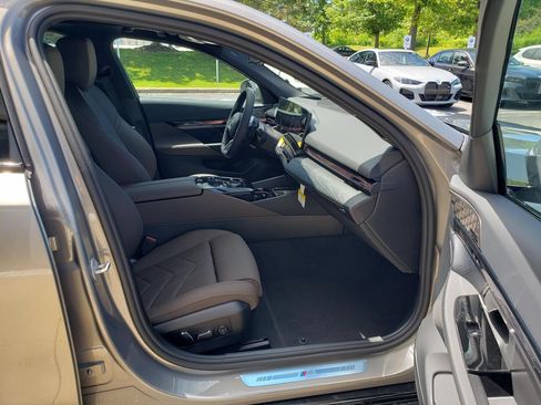 New 2027 BMW 530i xDrive w/ M Sport Package AWD/4WD image 17