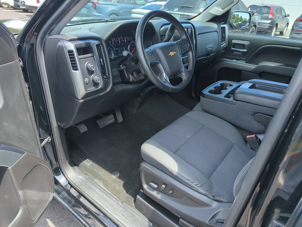 Used 2018 Chevrolet Silverado 1500 LT w/ All Star Edition AWD/4WD image 11