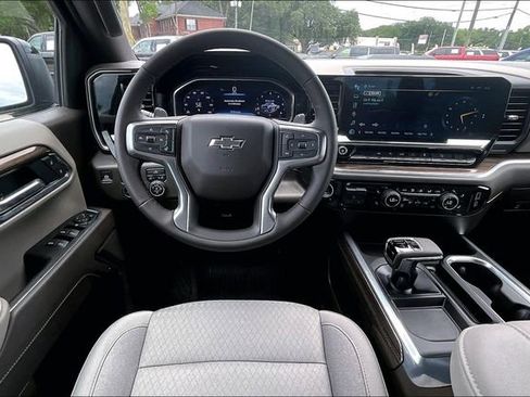 Used 2025 Chevrolet Silverado 1500 LT Trail Boss AWD/4WD image 7