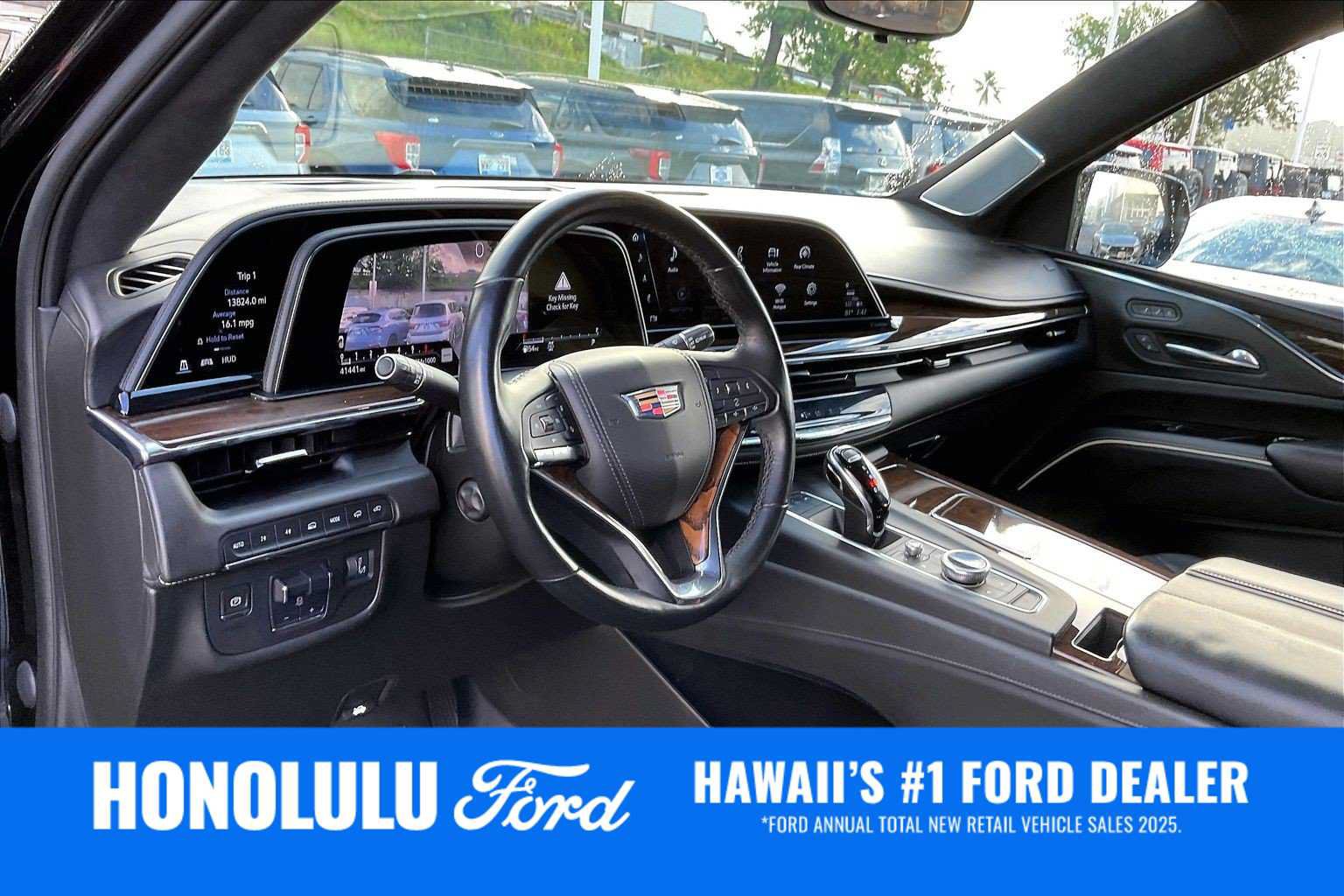 Used 2021 Cadillac Escalade ESV Sport Platinum w/ LPO, ONYX Package AWD/4WD image 2
