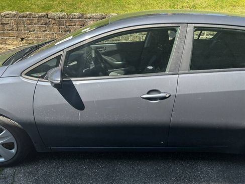 Used 2016 Kia Forte LX FWD image 16