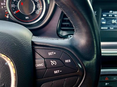 Used 2015 Dodge Challenger SXT RWD image 15