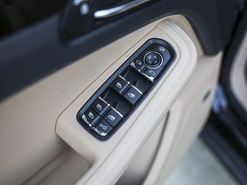 Certified 2026 Porsche Macan image 29