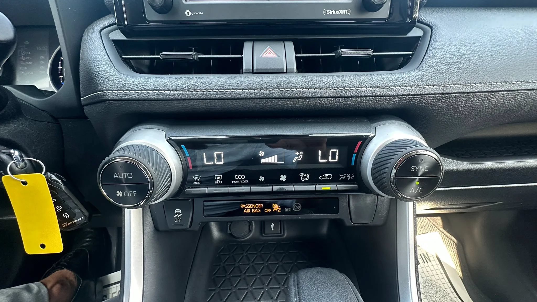Used 2020 Toyota RAV4 LE AWD/4WD image 16