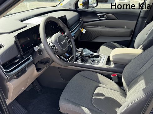 New 2026 Kia Carnival LX image 10