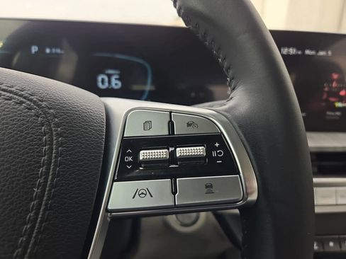 Certified 2025 Kia Telluride EX w/ EX Captain's Chair Package image 25