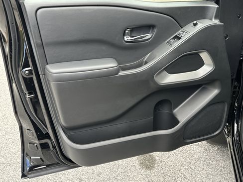 New 2025 Nissan Frontier SV w/ SV Convenience Package image 10