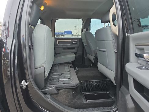 Used 2018 RAM 1500 SLT image 26