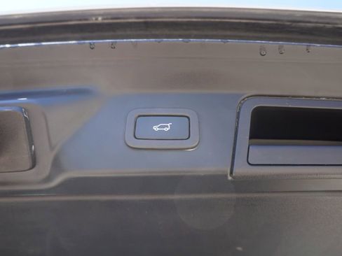 Used 2020 Land Rover Range Rover Velar R-Dynamic S AWD/4WD image 6