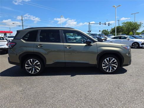Used 2025 Subaru Forester Touring AWD/4WD image 9