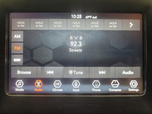 Used 2019 Jeep Cherokee Latitude w/ Popular Appearance Group FWD image 25