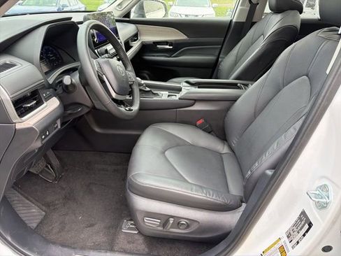 Used 2024 Toyota Grand Highlander AWD image 9