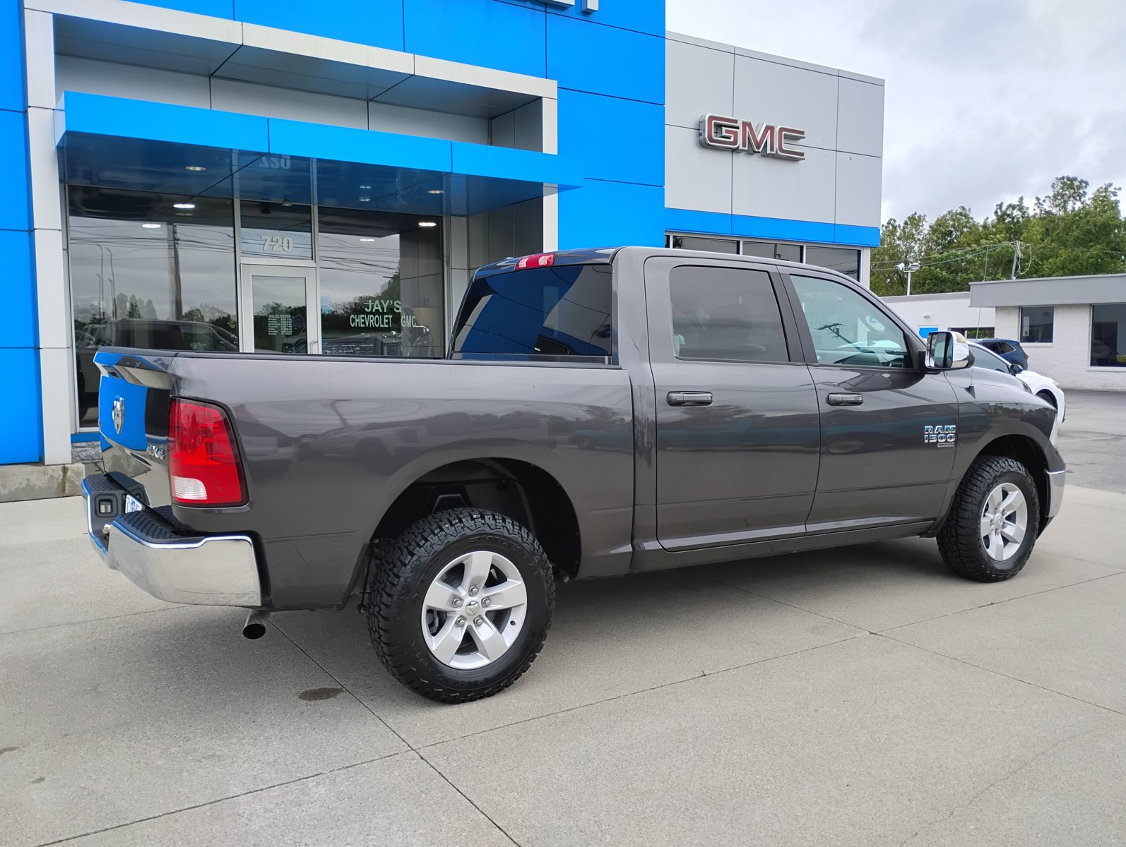 Used 2021 RAM 1500 Classic SLT AWD/4WD image 7
