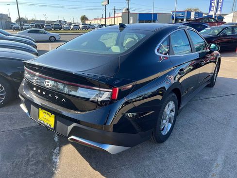 New 2025 Hyundai Sonata SE FWD image 3