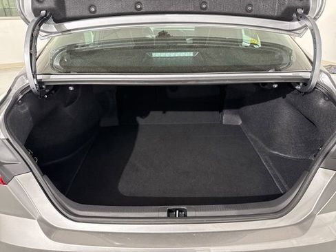 Used 2025 Toyota Camry SE w/ Convenience Package image 12