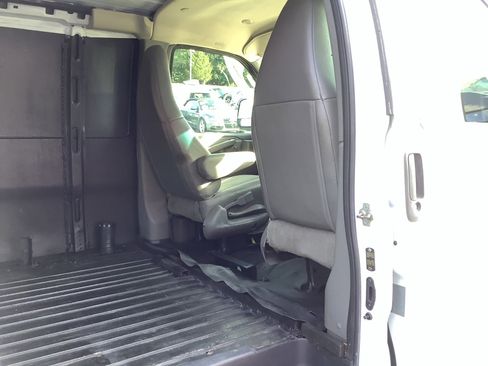 Used 2016 Chevrolet Express 3500 Extended image 12